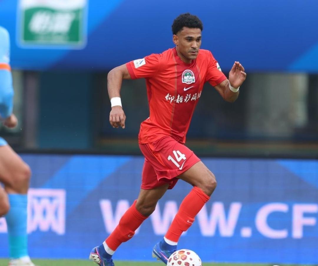 河南球迷：新援姆布拉是真拉，要是阿奇姆彭和卡多索还在该多好啊。

随着河南0-1