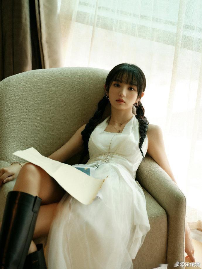 家薇好好看的甜酷风造型，来自临安公主的异时空来电📲骑士靴公主裙的绝美look 