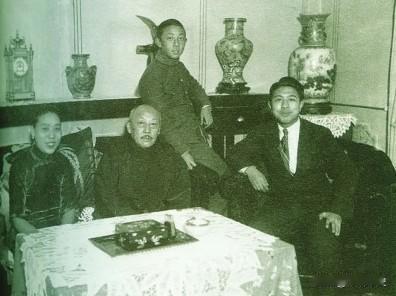 1950年，大汉奸张景惠走进战犯管理所，却看见同为汉奸的儿子穿着军装站在门口，这