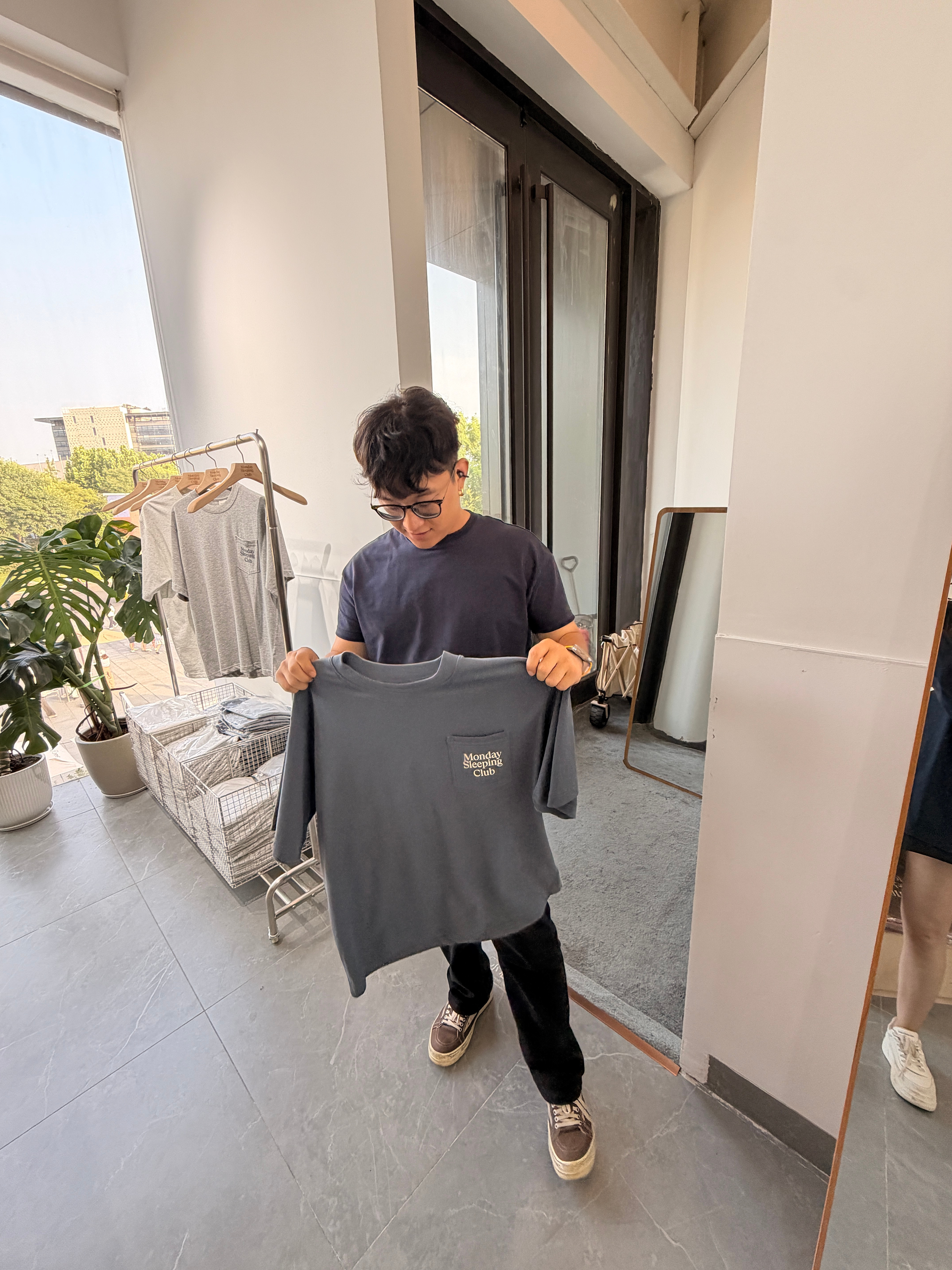 弟弟陪我加班，我给他买衣服没毛病吧？ 秦皇岛