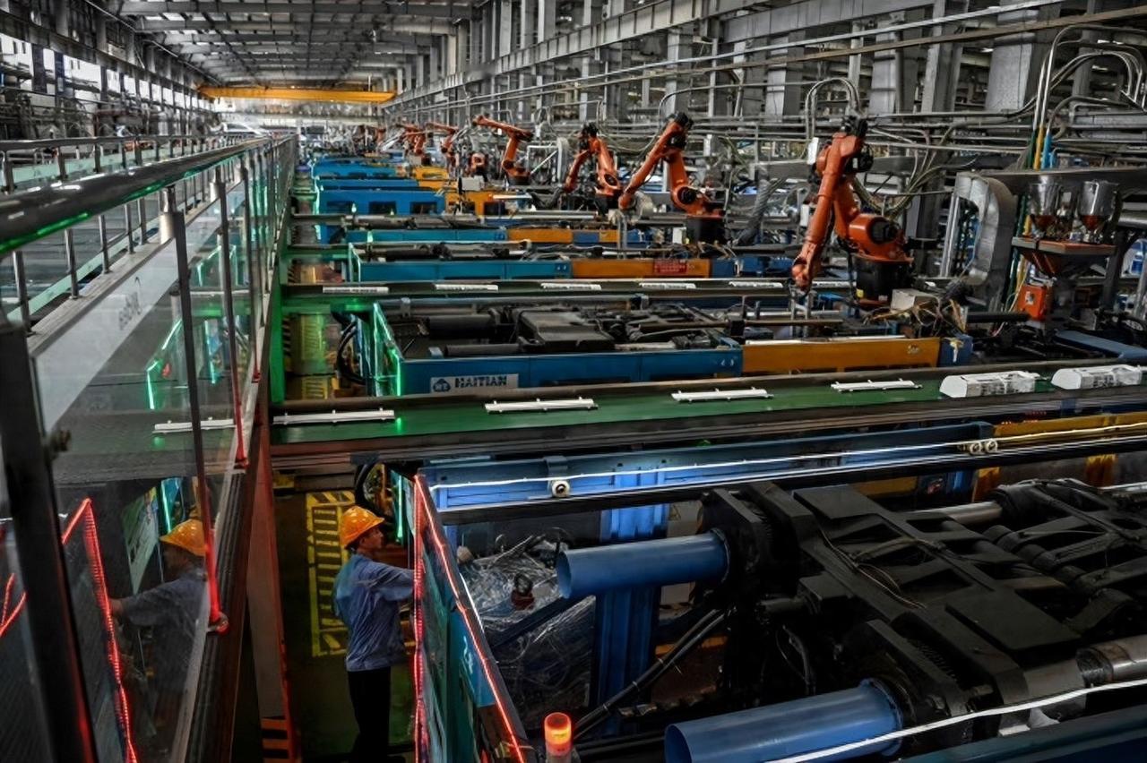 美国港口不准自动化，办公室限制AI：技术浪潮里，美国为何“踩了刹车”？
   