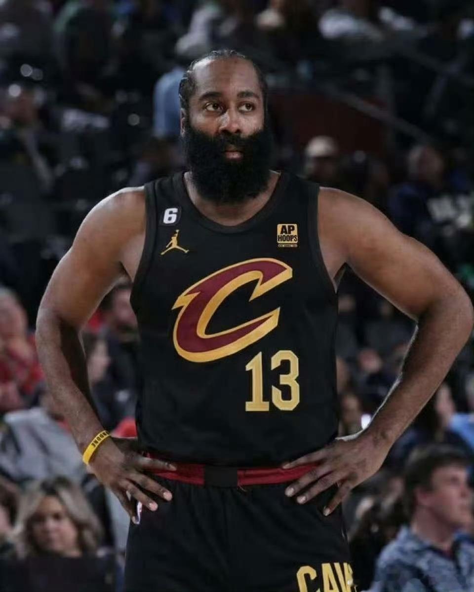 哈登将离开快船刚好这两场哈登缺席了难道是因为交易产生呢？但是不理解为啥快船要交易