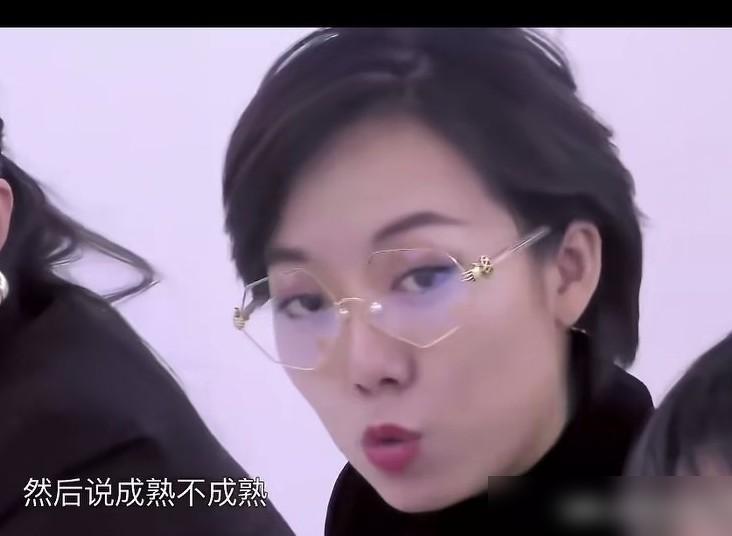 朱亚文当年靠“行走的荷尔蒙”爆火，跟周迅搭戏都能接住气场。
2019年在影展呛