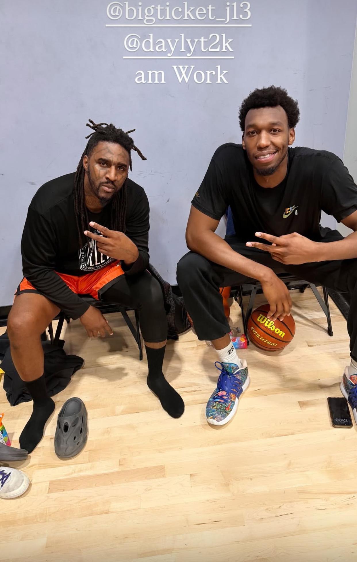 怀子久违更新ig转发和朋友一起在篮球场打球图片