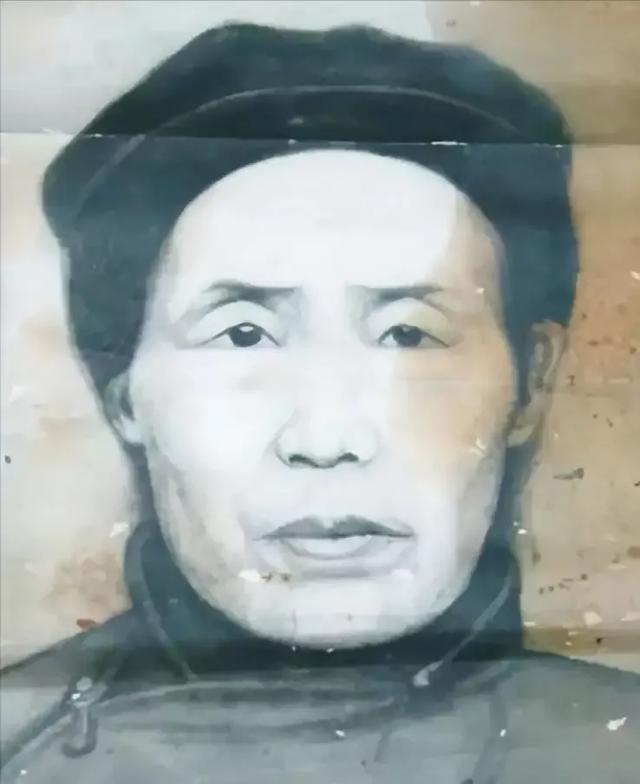 1928年，23岁的王树声被敌人追杀，一个大娘将他拖到自家地窖中藏了起来。不久后