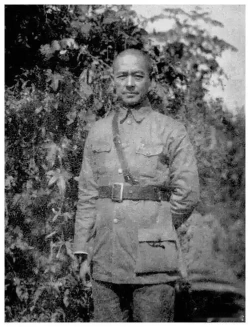 他牺牲后，蒋介石亲自抬棺，夫人为他绝食而死！

 这个人就是张自忠，这位抗日战争