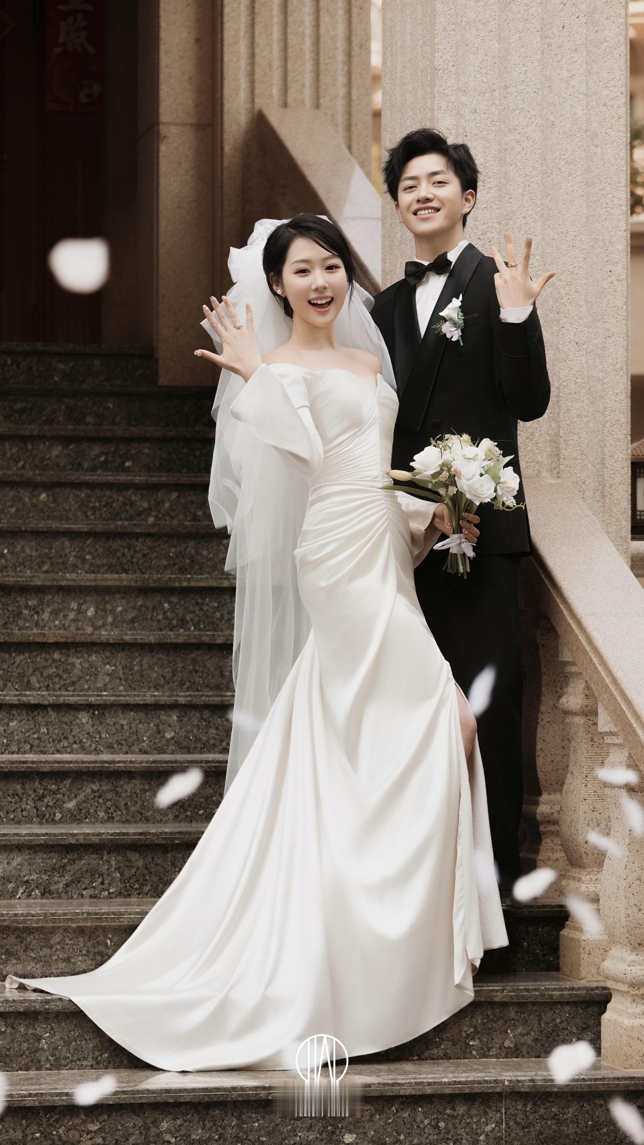 婚是一次没结过的 婚纱照是次次都要拍的。