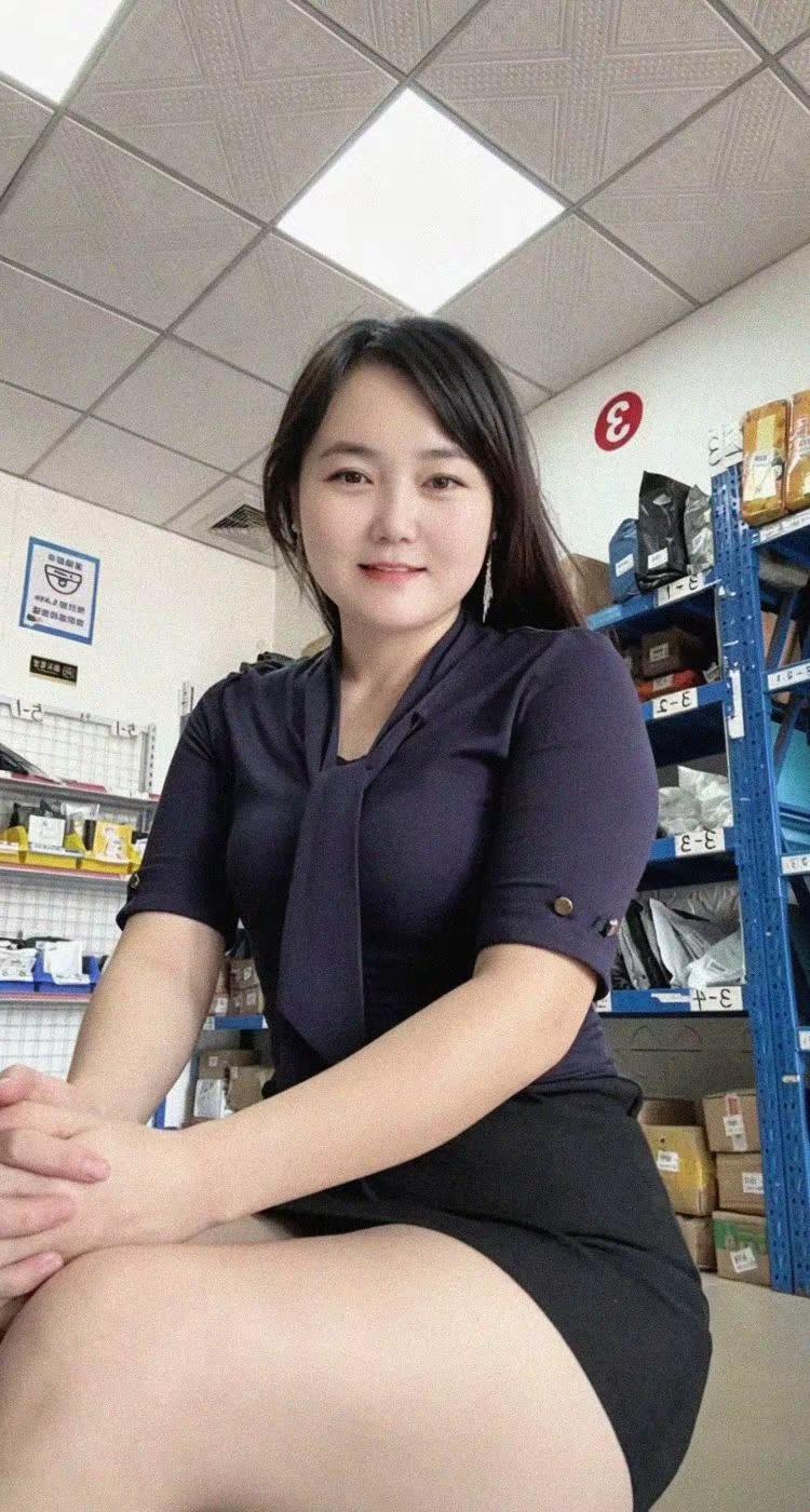 化妆不是给别人看，自己臭美开心。