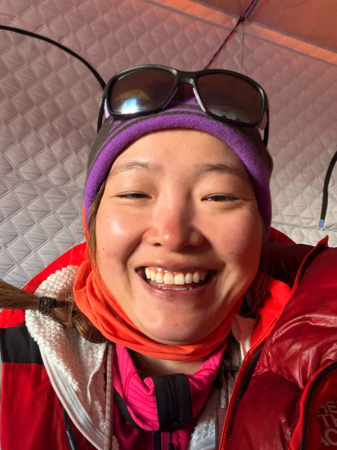 冲顶的时候，因为高空急流，在快到7790海拔的地方下撤了。 风有多大呢...