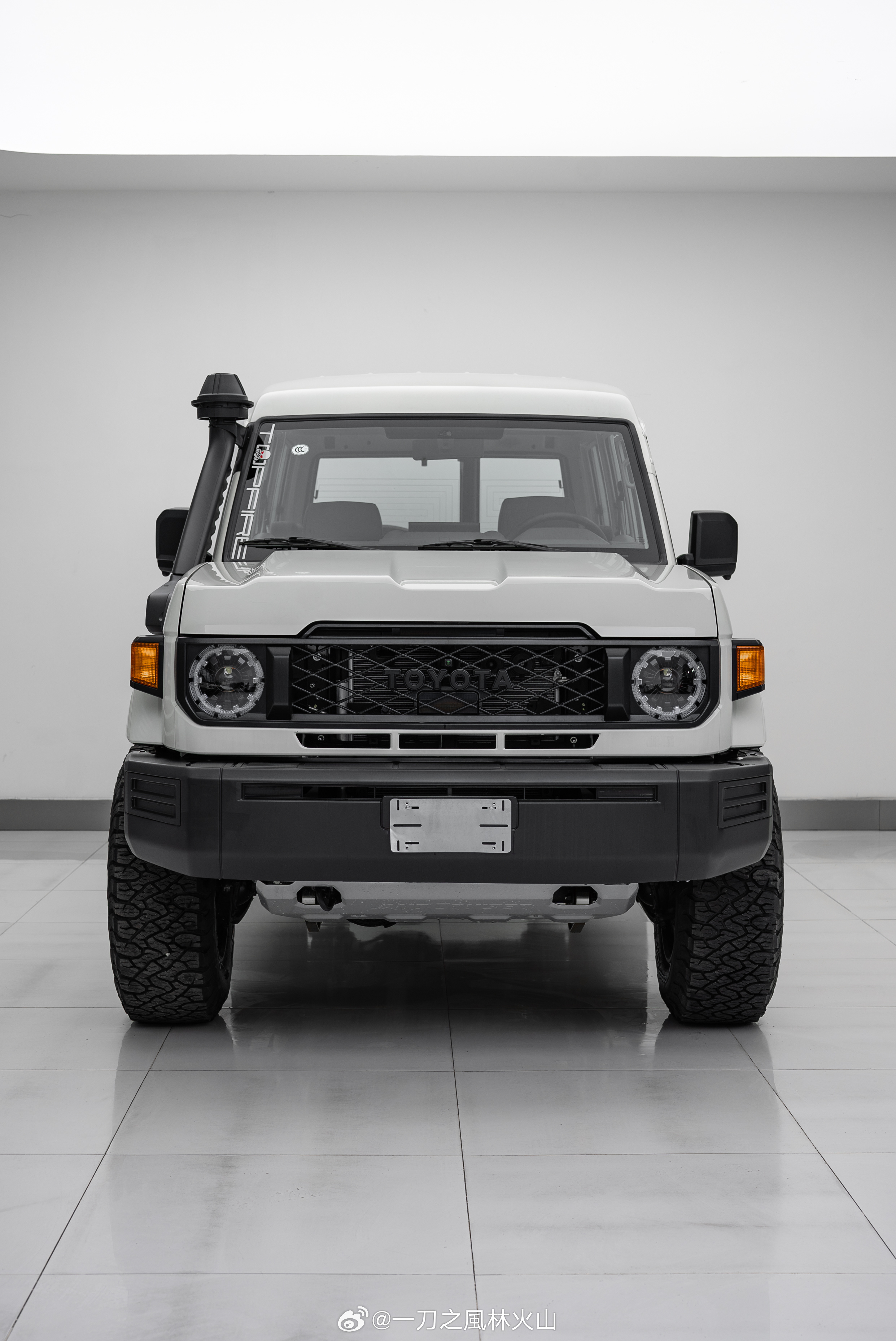 你拥有一部越野车的理由是什么？有些人的理由是环游世界：2011年夏天，两个美国人