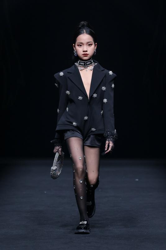 稳稳家·姚瑶2026中国国际时装周秀场

3月28日，稳稳家·姚瑶携"主角"20