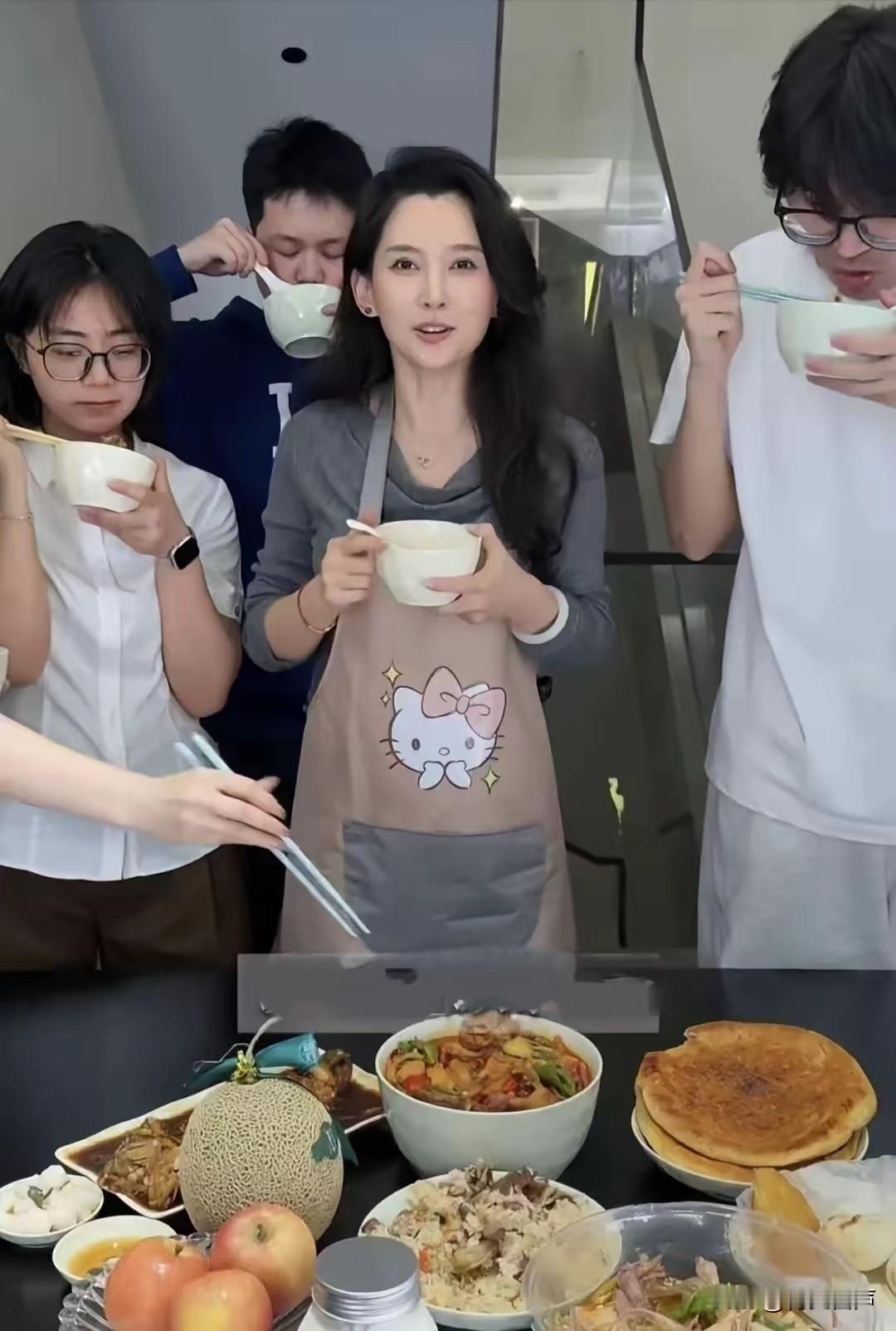 娱乐圈最体面的分手，应属森林北和汪峰了。4月底媒体拍到汪峰和一女子在他家门口有肢