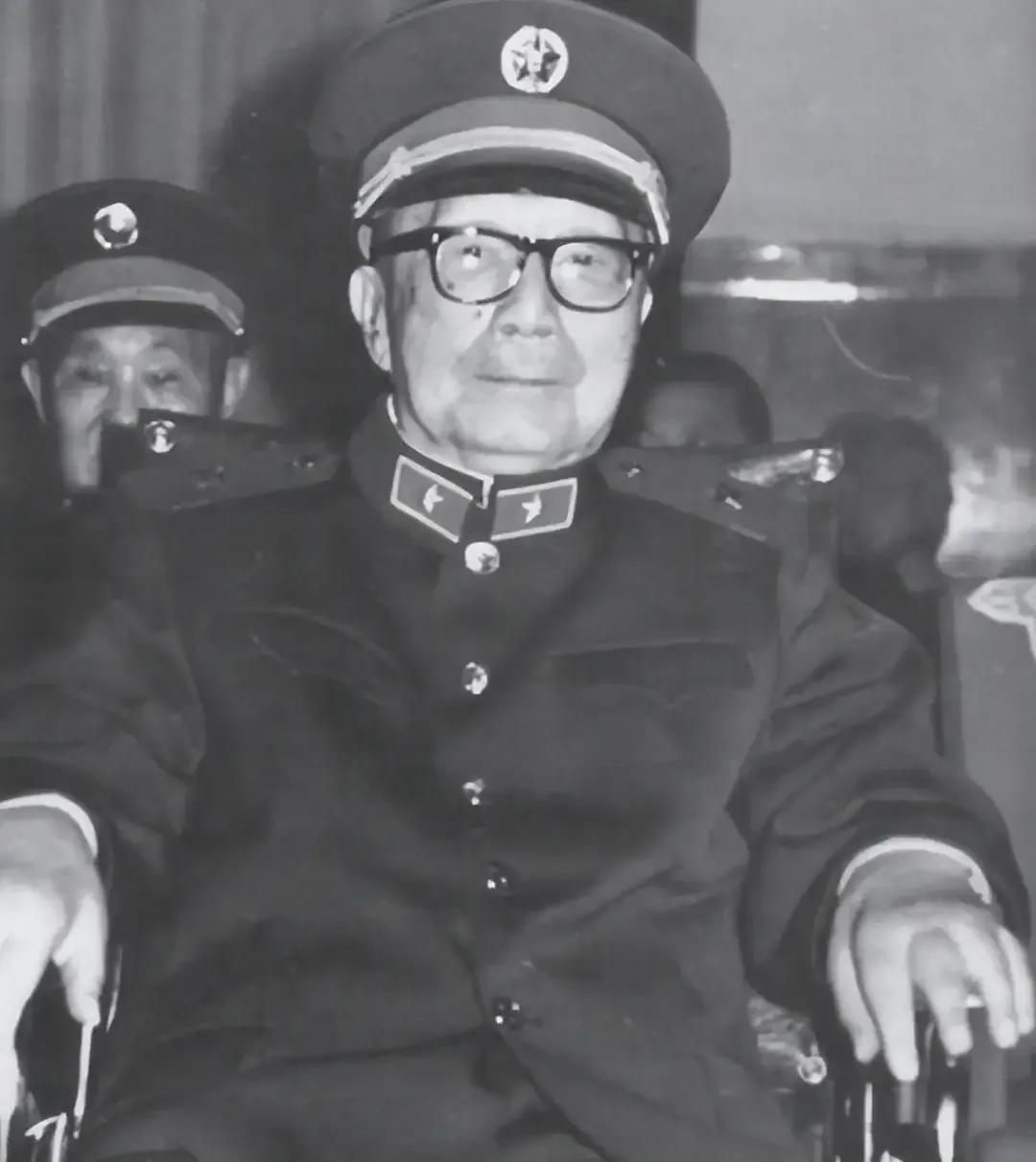 1950年，36军军长刘万春接到命令去北京开会，他以为是升官，高兴得连夜出发，只