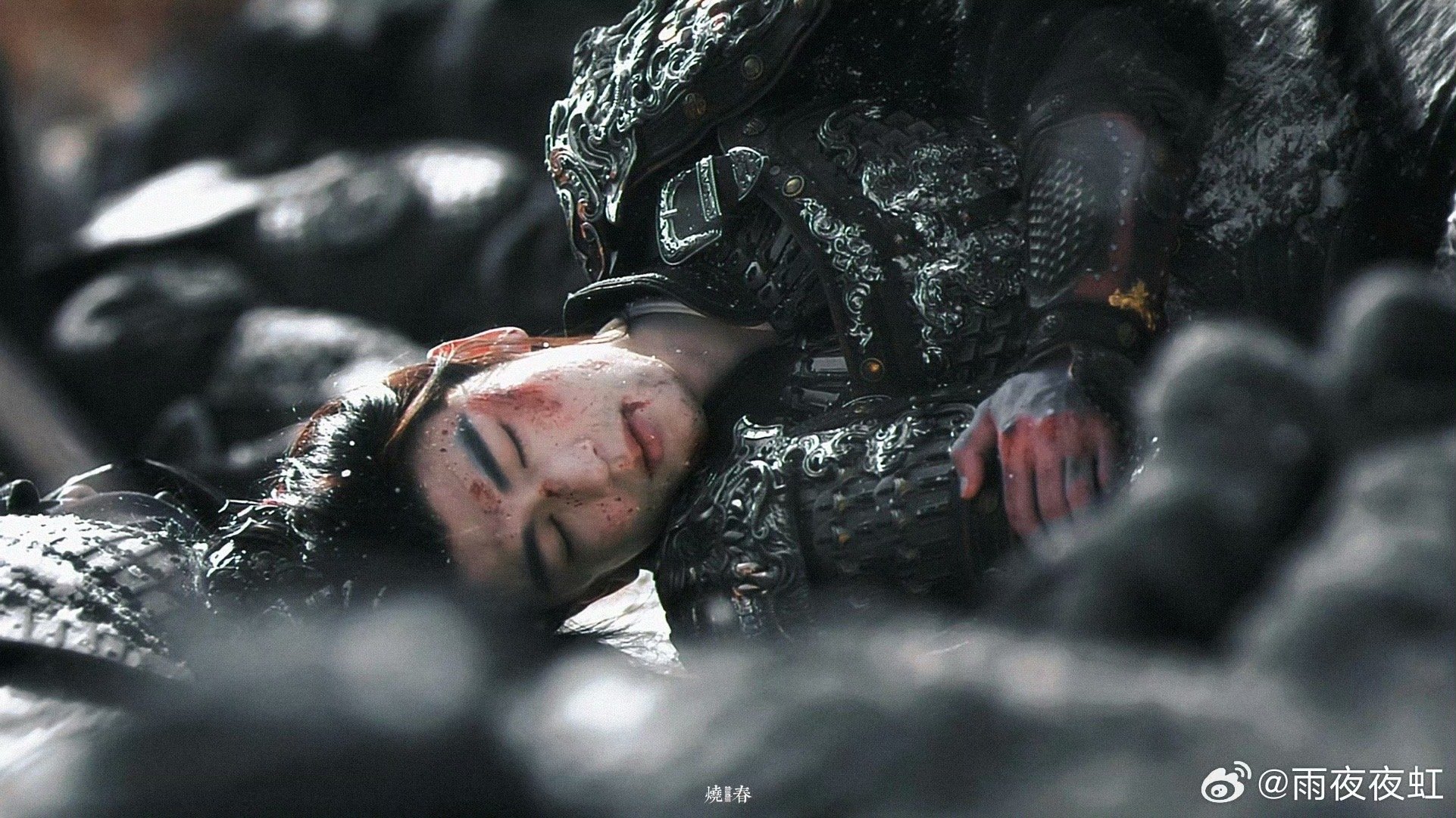 谢征雪地打戏帅成神了 谢征雪地浴血奋战的样子太绝了，既有武力值又有情绪感，古偶打