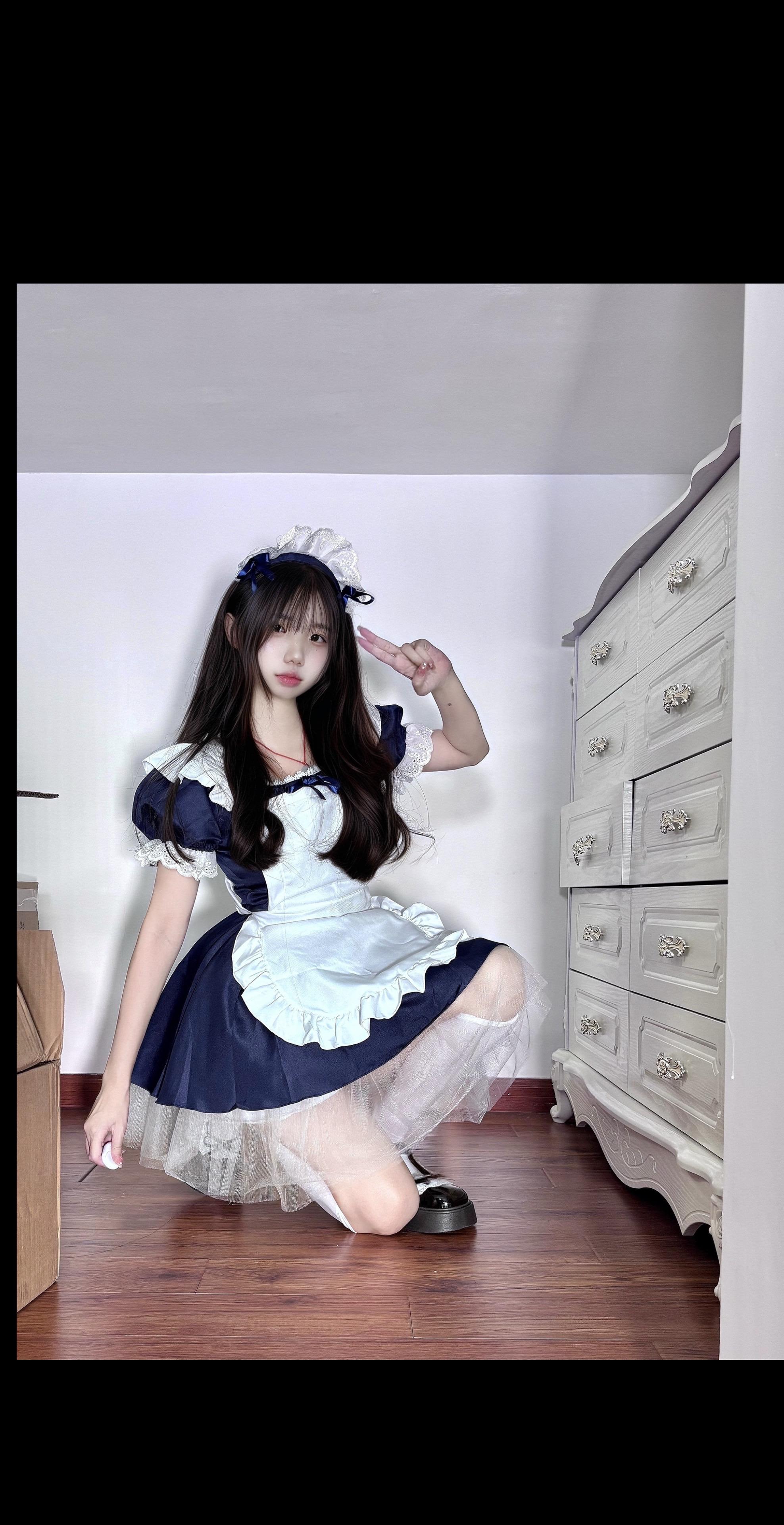 躲在仓库里的小猫🐱。