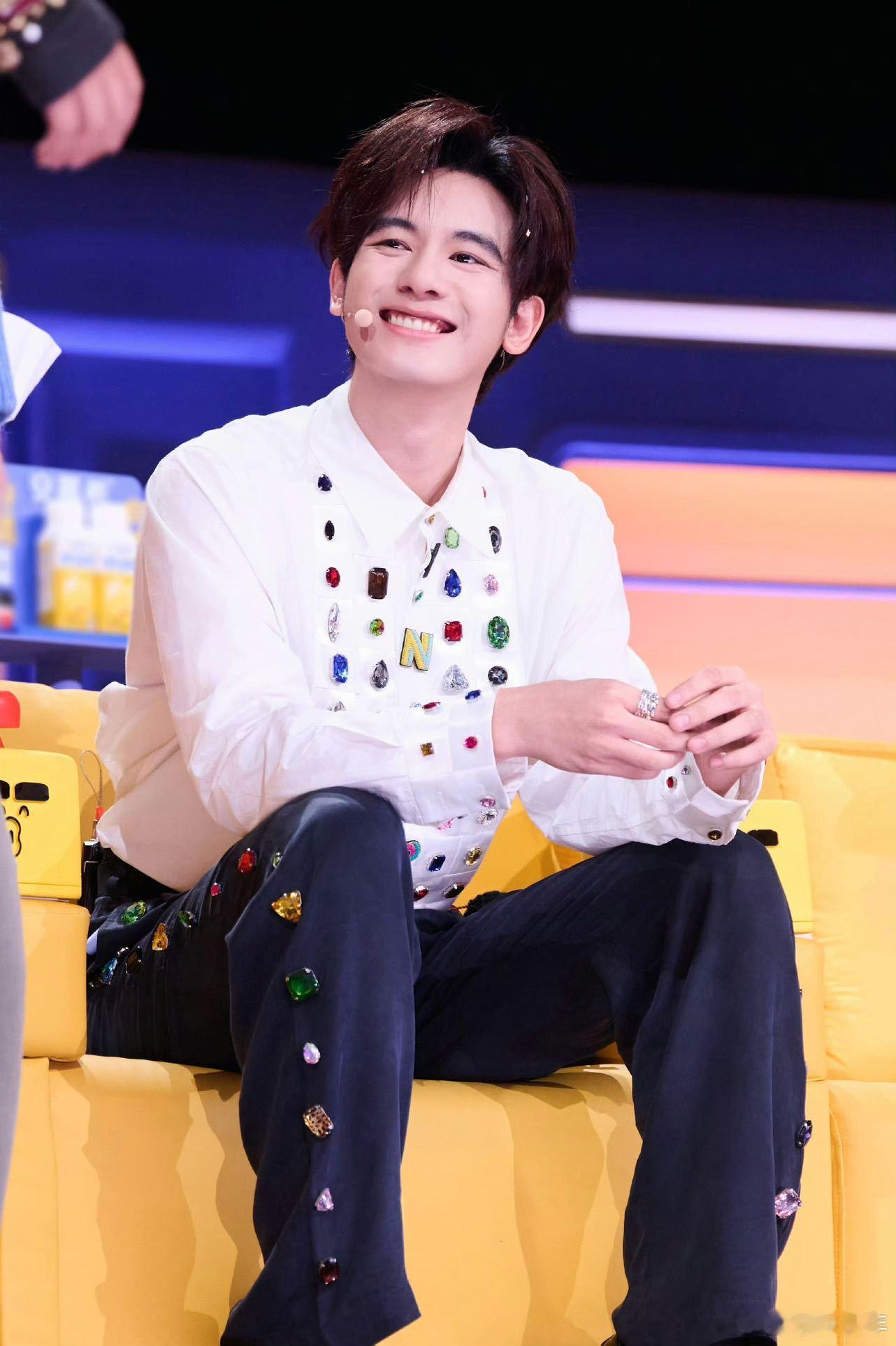 胡先煦告别喜人vlog 看完胡先煦的告别视频，感觉他真的是个特别细腻的人。每次鼓