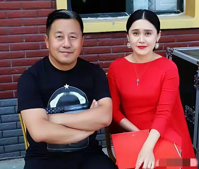 大家发现没，赵家班徒弟的夫妻，感情一对比一对好。就拿王长贵与吴琼来说，两人相差1