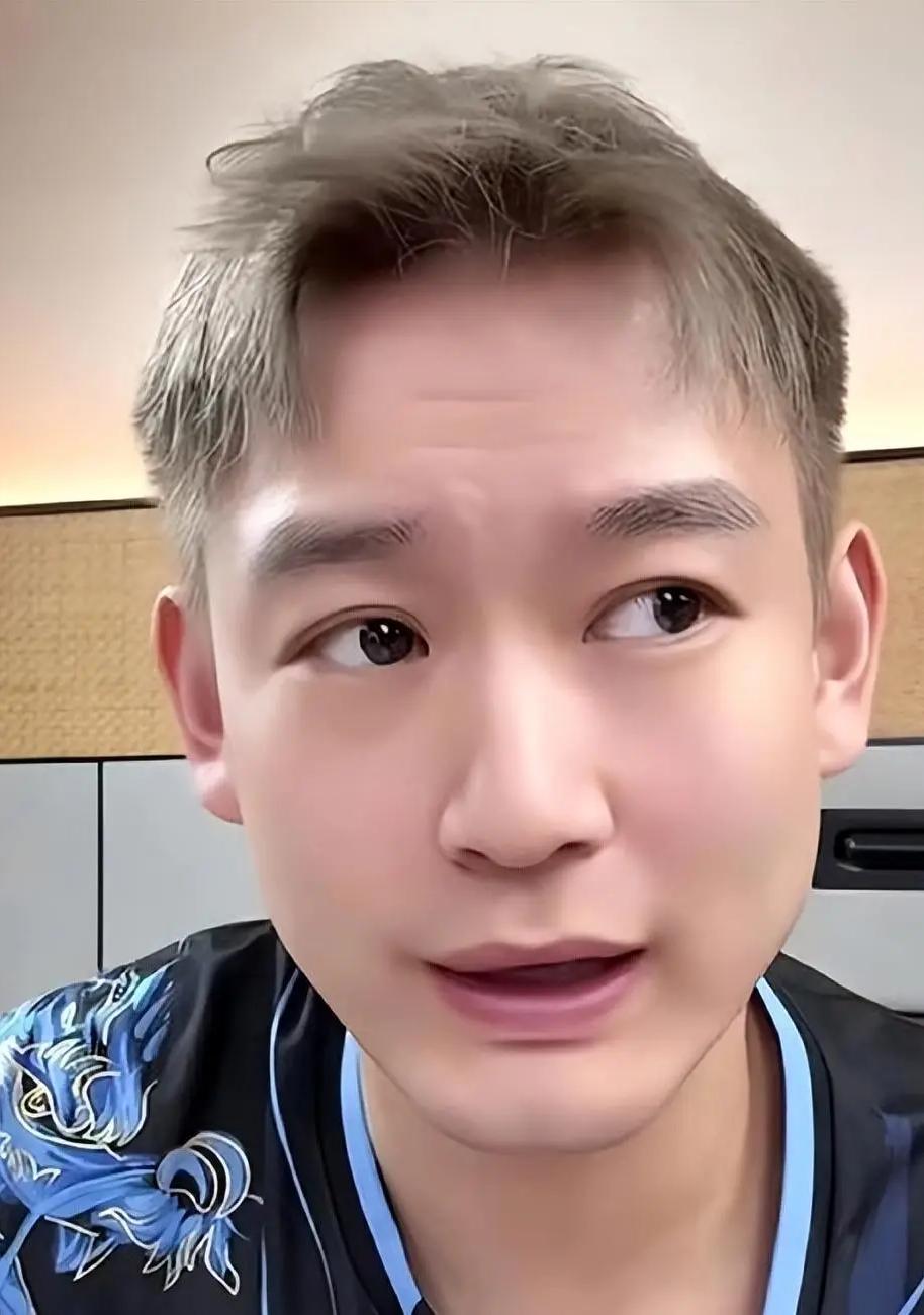 刘丁硕又出来搞事情了，
这次不是直播带货，
而是实打实的搞青训，

在济南建了个
