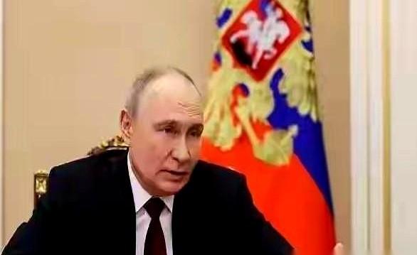 印度记者当场逼问普京“中印开战你站谁”，普京一句话让全场哑口无言，原来背后是经济