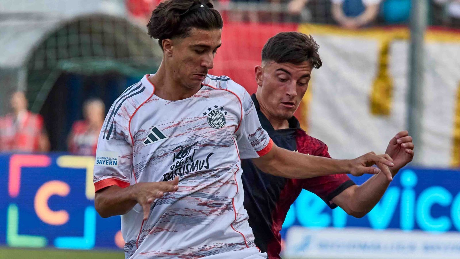 Adin Ličina（18岁）预计将于1月离开拜仁慕尼黑。葡萄牙、意大利、英格