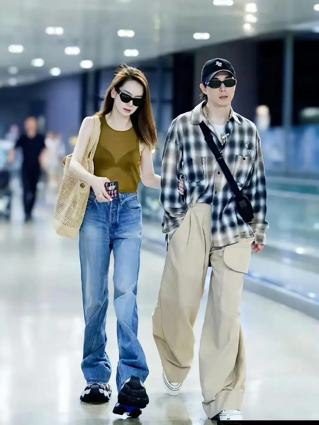 戚薇李承铉堪称人类高质量夫妻，从外表上看绝对养眼，符合人们的共同审美，才艺又好，