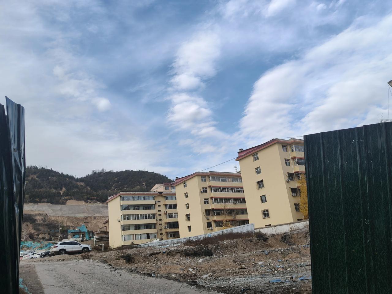 分享我这周有趣的事：黄土高坡，随手一拍都是美景，蓝天白云☁️