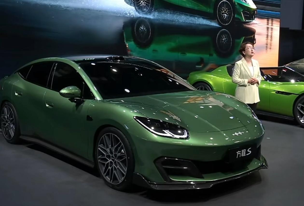 方程豹轿车终于发布了，新车有点出乎意料，并非单纯的一款产品，而是矩阵式操作，一个