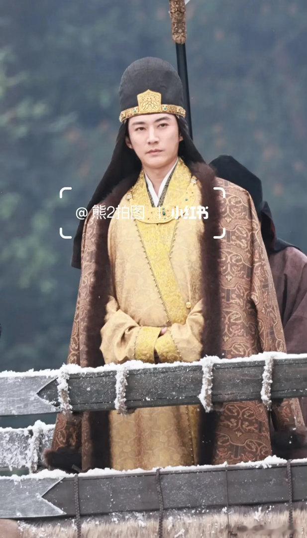 杨幂江山大同的妆造是不是有点坑她了记得前几天刘学义的也很雷霆来着感觉是要还原，但