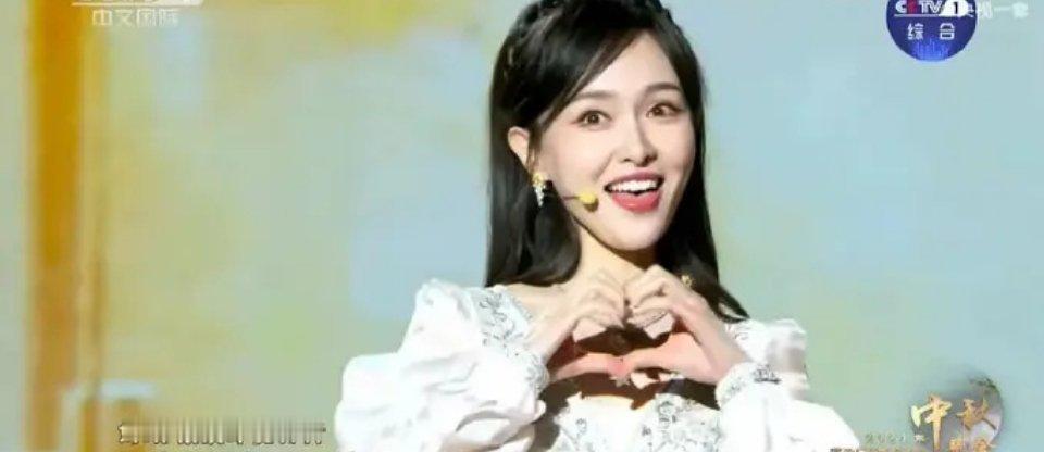 唐嫣真的太甜了，越来越美了 ​​​