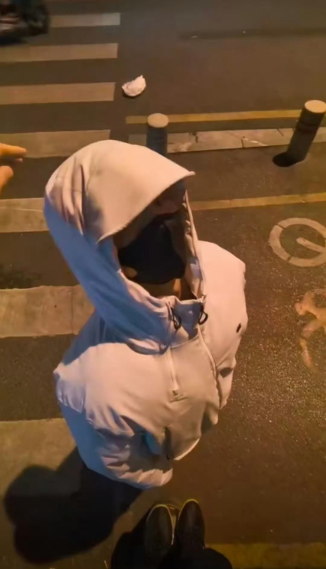 站在柱子上拍柱子老婆，何意味？ 