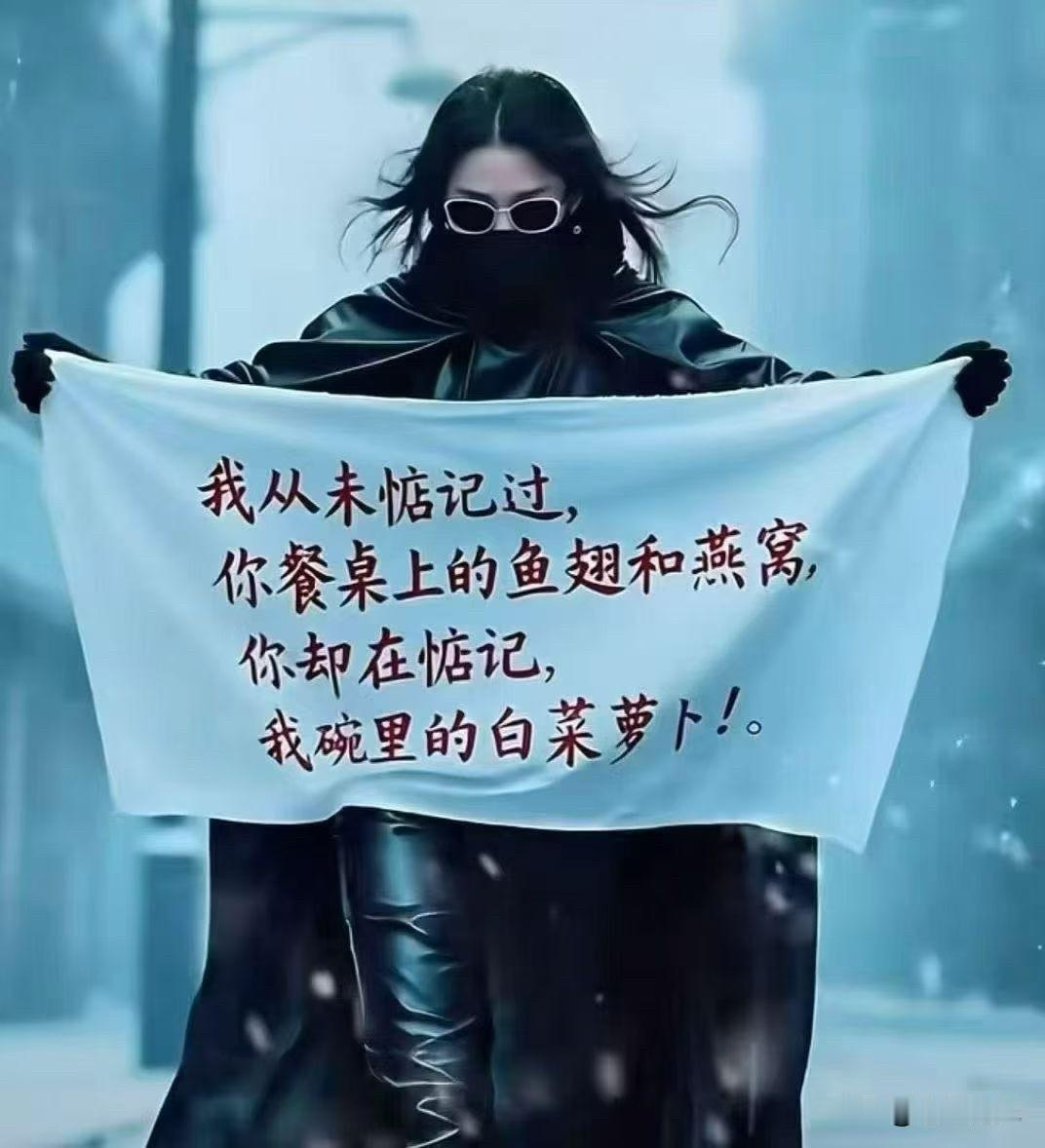 股票和彩票的区别 :
一个把你的整钱拿走，
一个把你的零钱拿走！