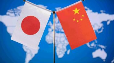 真的是滑天下之大稽，当那个拿刀进入中国大使馆想要行凶的军官经过日本警方的审问之后