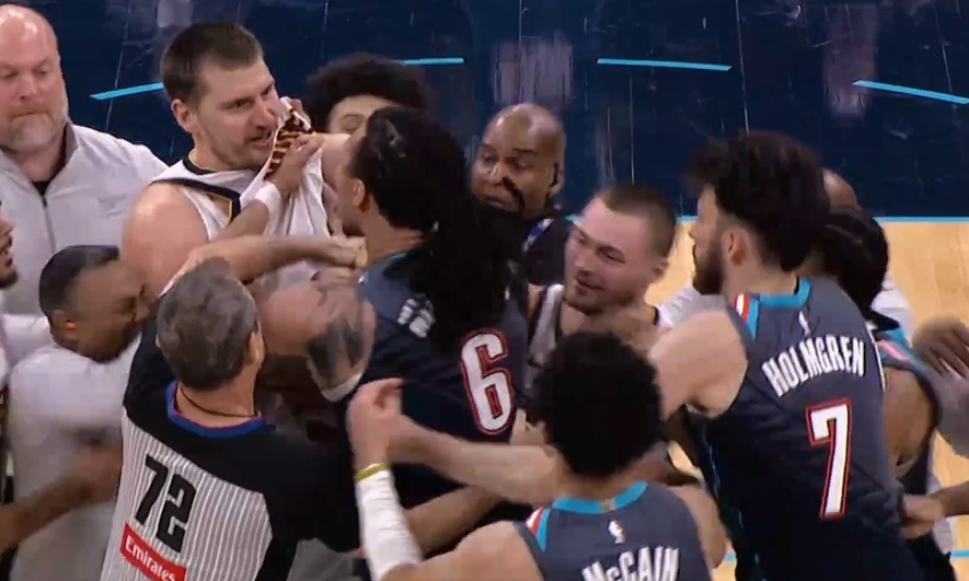 约老师这是要把多尔特撕碎了吧？那也是为民除害了nba吐槽大会约基奇NBA