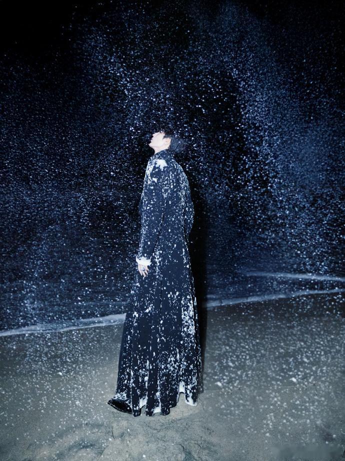 张凌赫这套除了他没人能驾驭了吧 这个长度[笑cry] ​​​