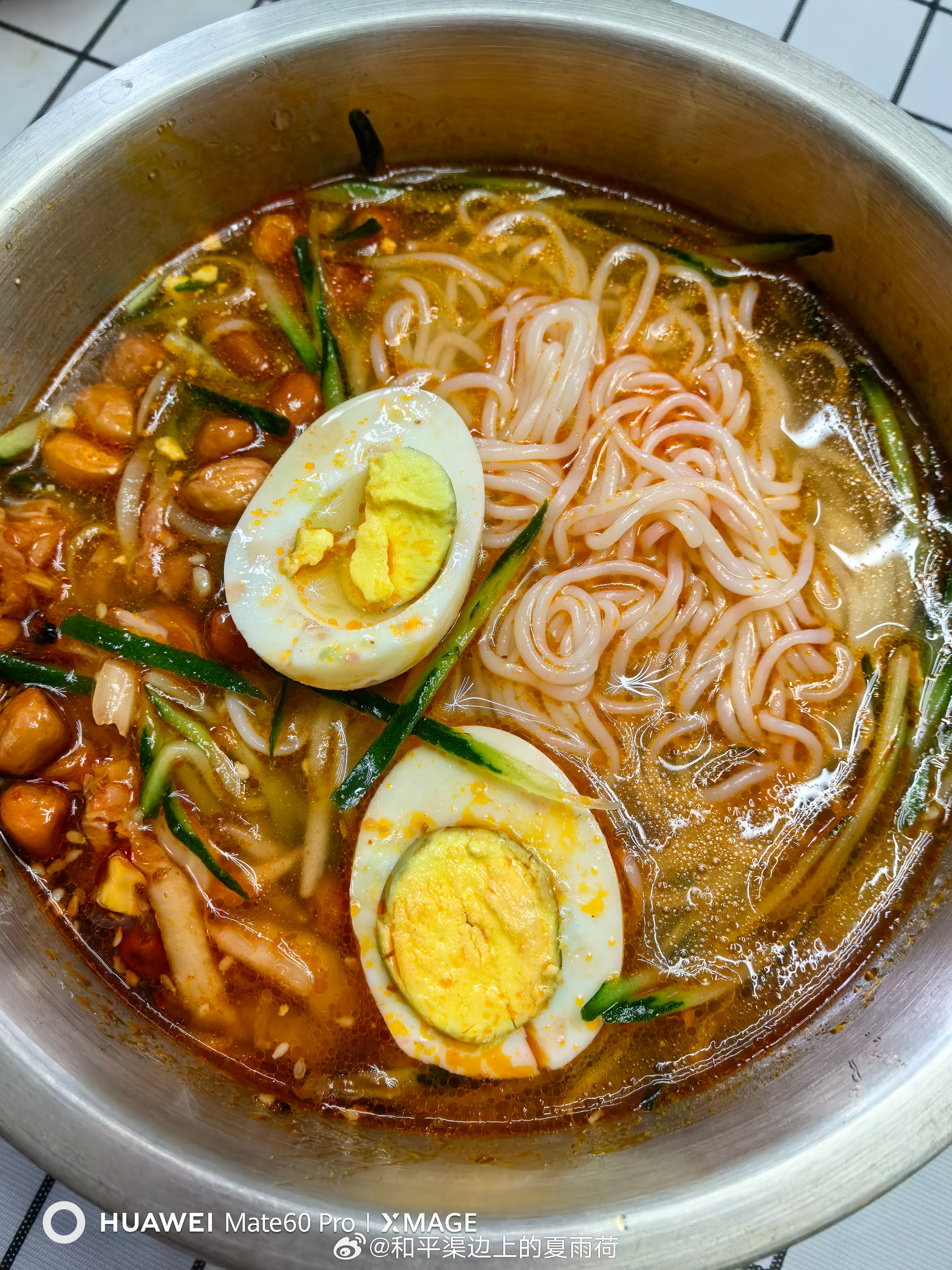 锅包又，冷面，今天我是东北yin，[哈哈][哈哈][哈哈][哈哈]还是东北盒饭好