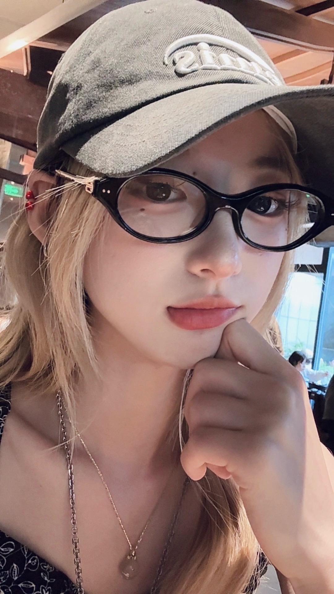 嗯
