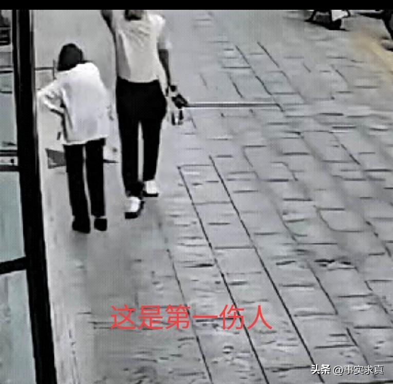 全网声讨湖南邵阳愤青，不受严惩天理难容
昨天上午，湖南省邵阳县白虎街发生恶狗伤人