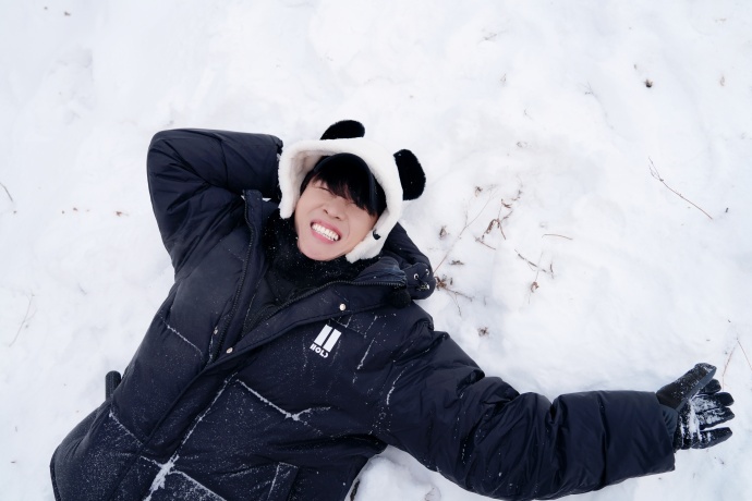 卓沅晒丰收的沙棘  卓沅雪地plog 从卓沅的雪地 plog 中感受冬日的美好，