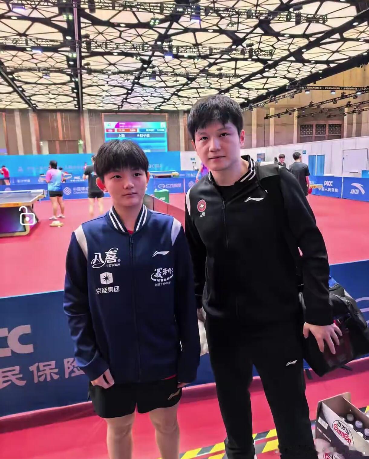 全世界都在樊振东合影！新的合影加一 