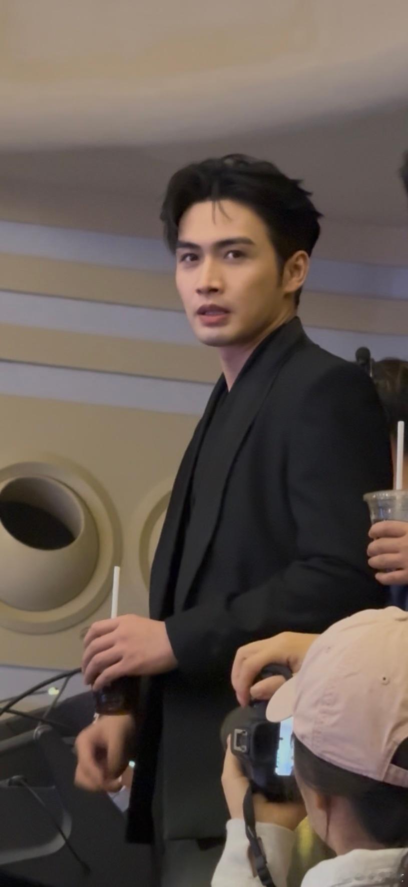 张彬彬入场（视频截图版…张彬彬 救救我🆘视频一个都发不出，快急鼠了金鹅荣誉内场