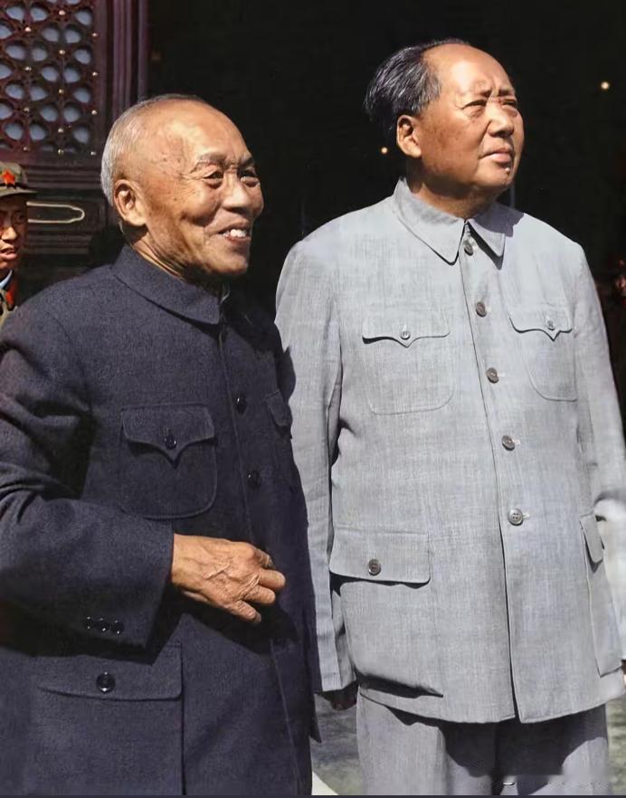这是原国民党陆军一级上将，新“桂系”军阀首领，中华民国代总统:李宗仁将军和毛主席