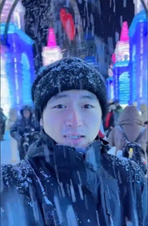 这是个狠人！安徽淮北一名28岁小伙挑战去哈尔滨看雪，不过他没坐火车，也没坐飞机，