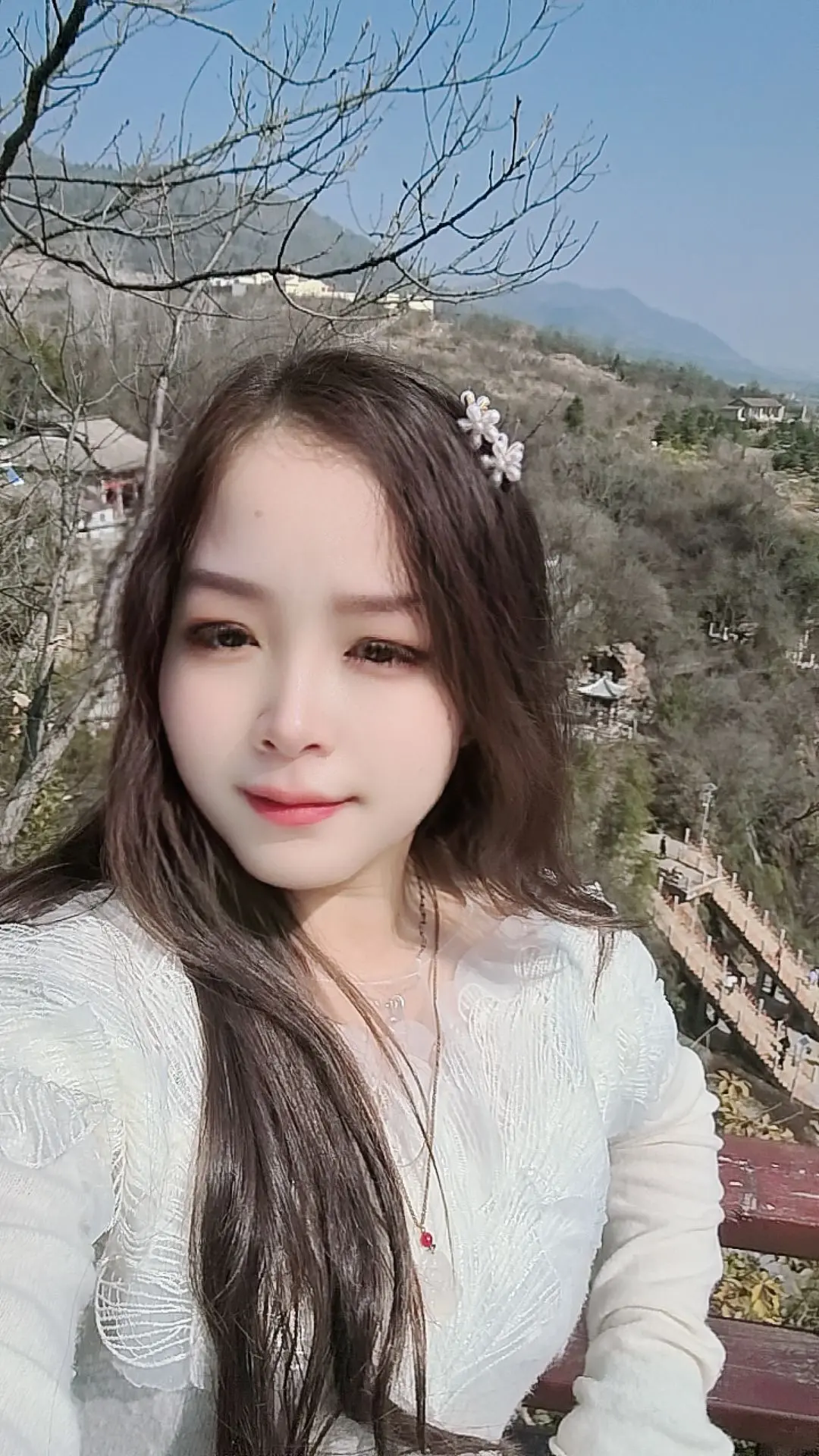 谁会在乎你的情绪，谁又会把你放在心里，这辈子谁会珍