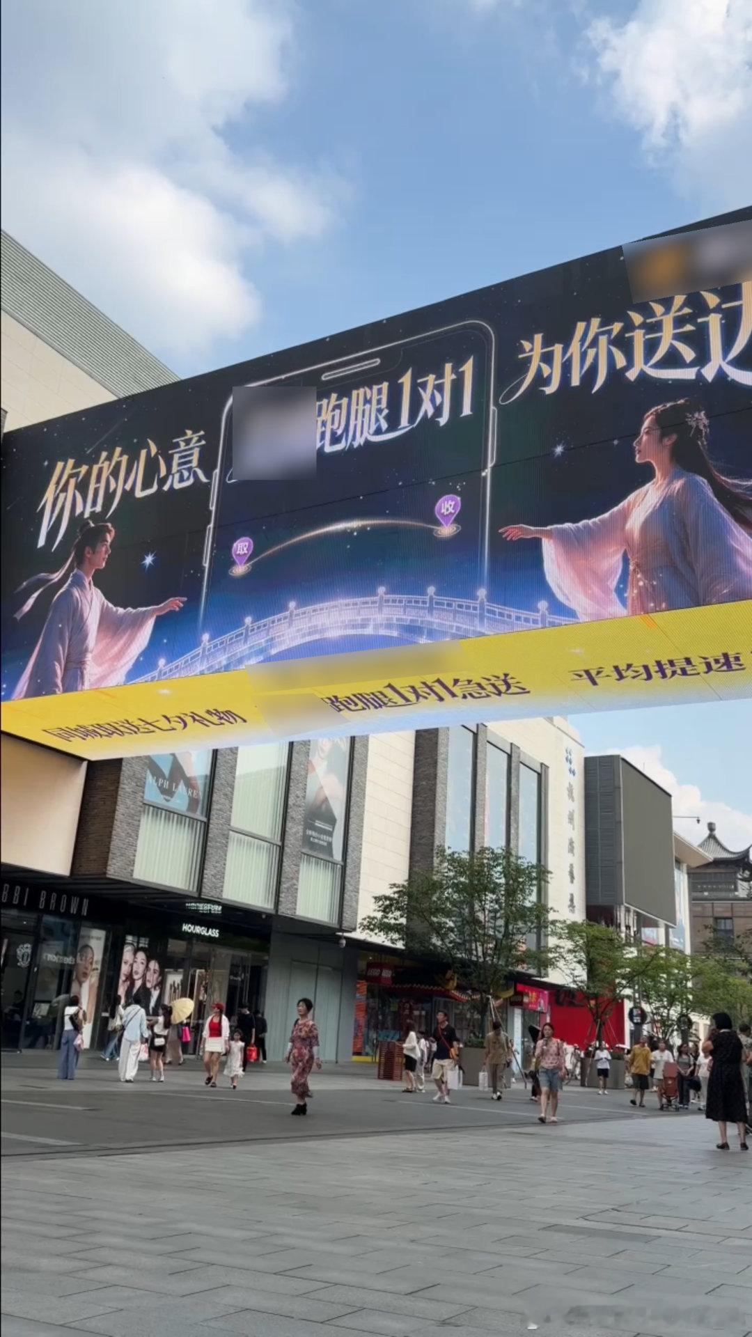 去杭州西湖打卡现代人的鹊桥当传统浪漫遇上现代速度，“现代人的鹊桥”实至名归。不再