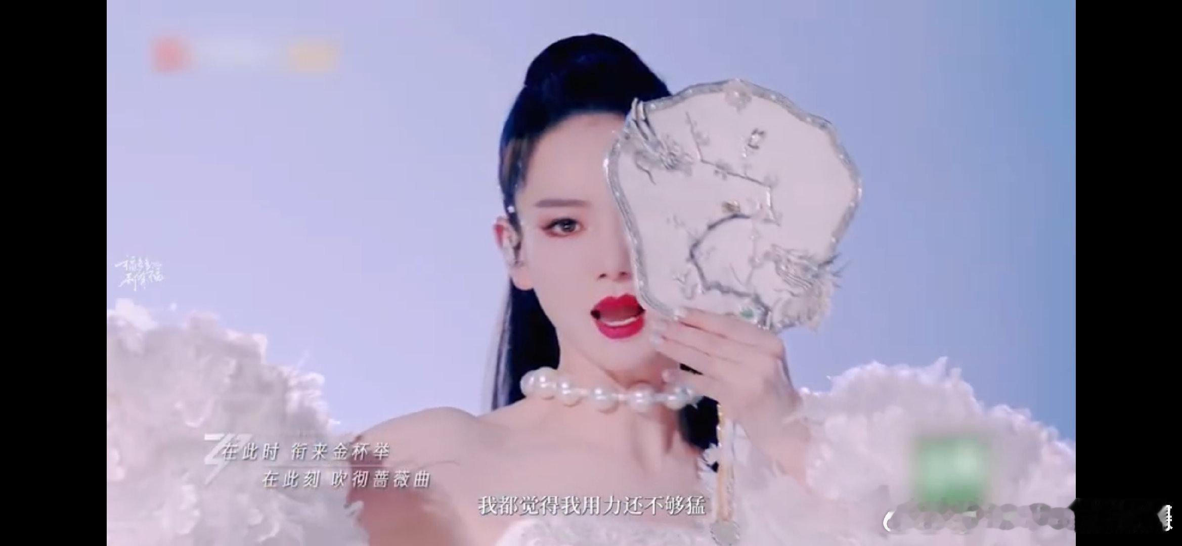 #戚薇 哪有轻而易举都是用尽全力#   其实每一个人的人生都是不容易的呀，这一次