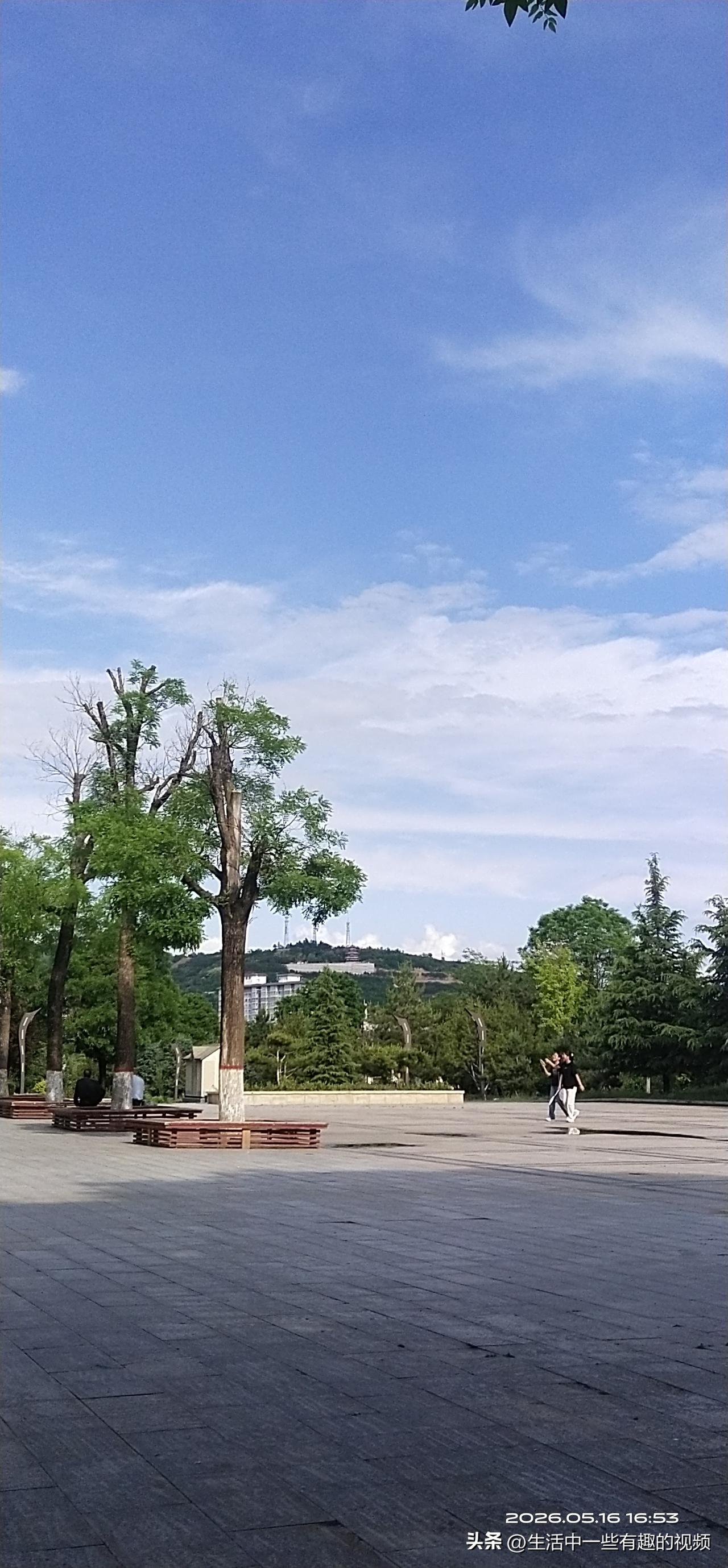 可以分享一张你拍的天空美照吗雨后的天空真美，蓝天白云，看着赏心悦目！天空风景美照