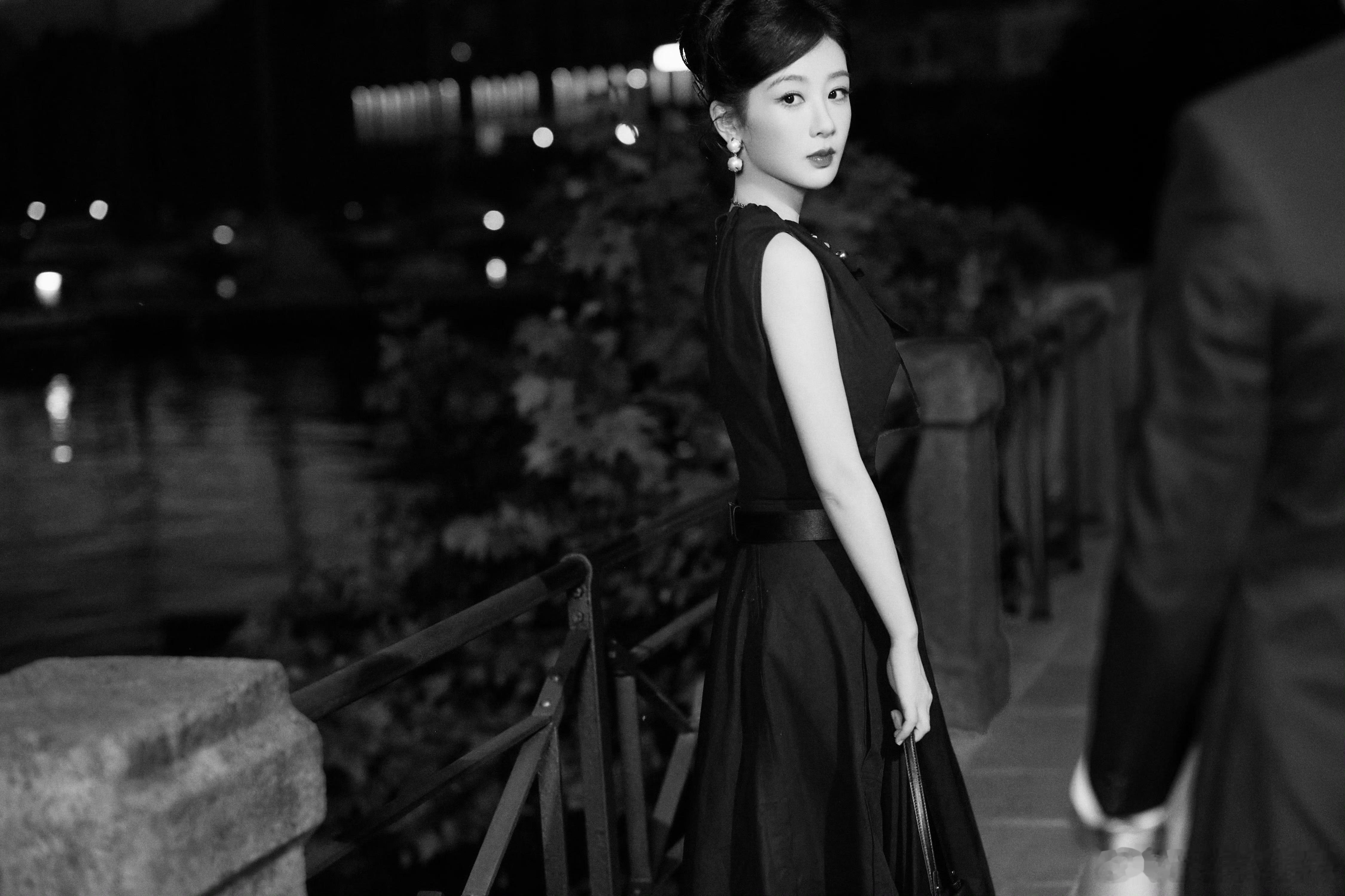 杨紫今晚白玉兰这套就很场刊霸者的感觉…… 