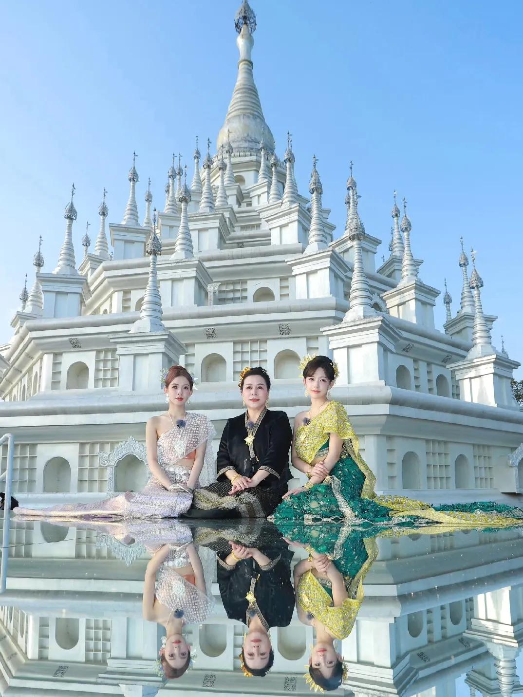 @程潇 最新，与妈妈和亲妹妹@程晨～傣族[比心]