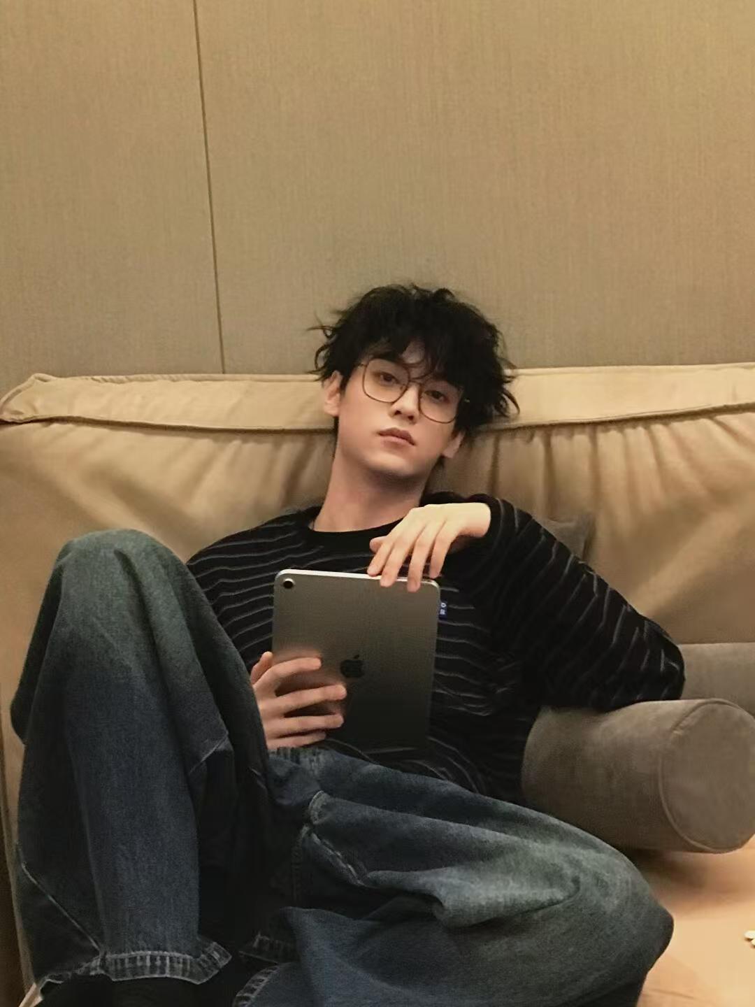 田栩宁[超话] [送花花] 田栩宁高梵blackgold全球代言人 愿你有趣有盼