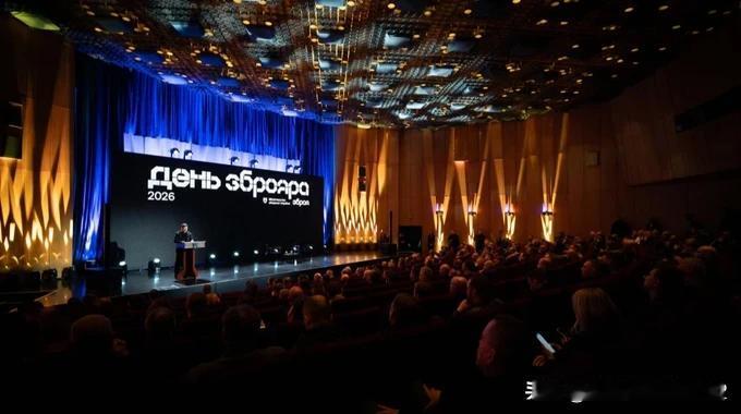 乌克兰总统泽连斯基发表表态称，乌克兰历史上首次拥有了足够水平的武器装备，具备抵御